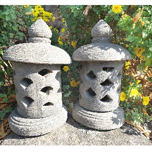 한쌍 둥근 아담한 석등 석탑  정원소품 인테리어소품
