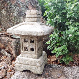 A 자연석 중형 사각 석등 석탑 정원소품 전원주택